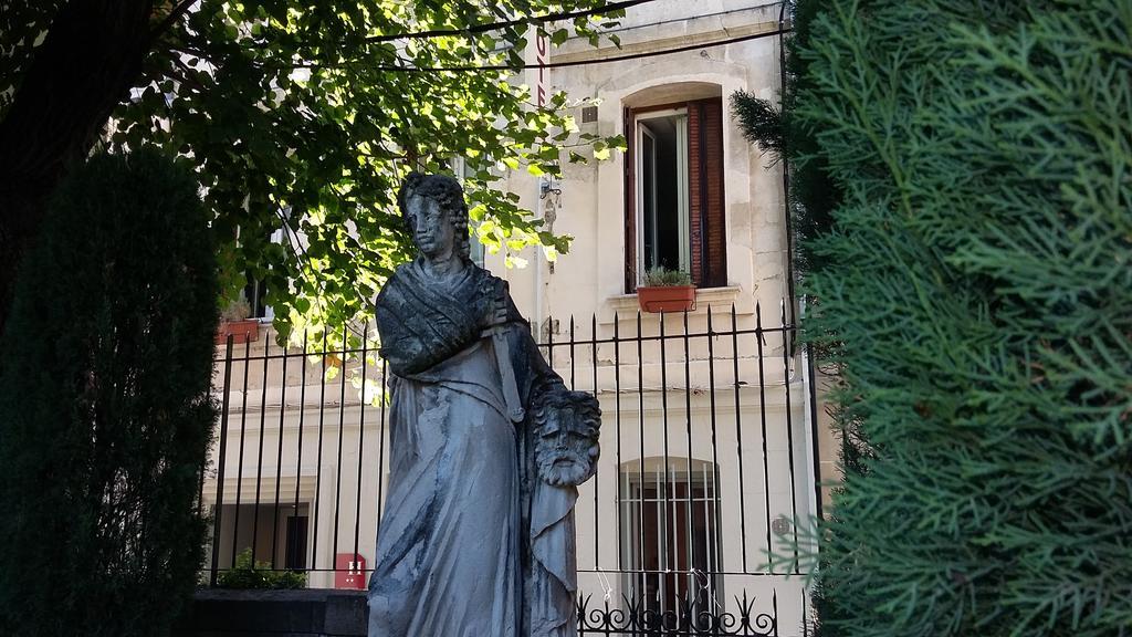 Les Corps Saints Hotel Avignon