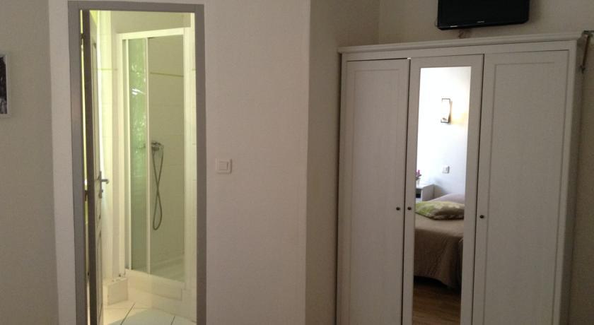 Hotel Les Corps Saints 2*