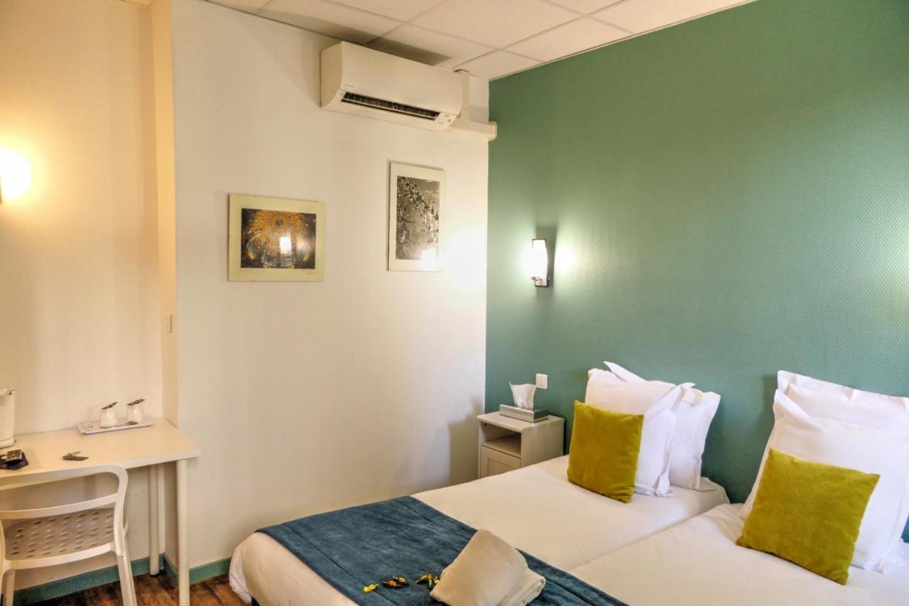 Hotel Les Corps Saints 2*